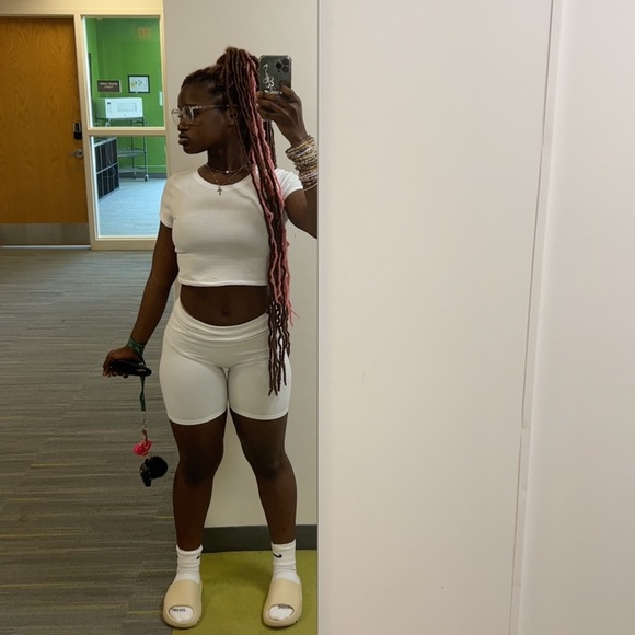 Meet your Posher, Tiki - Picture 3 of 5